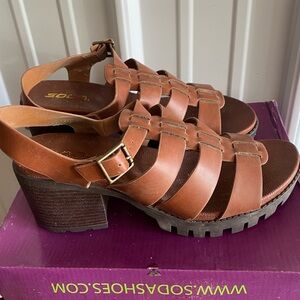 Soda Women's Tan Chunky Heel Sandals EMI size 9.5 with box